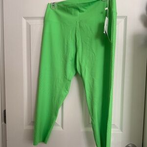 BuffBunny - Capri length leggings - Bright Green